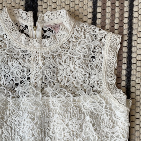 White lace top - Picture 2 of 6